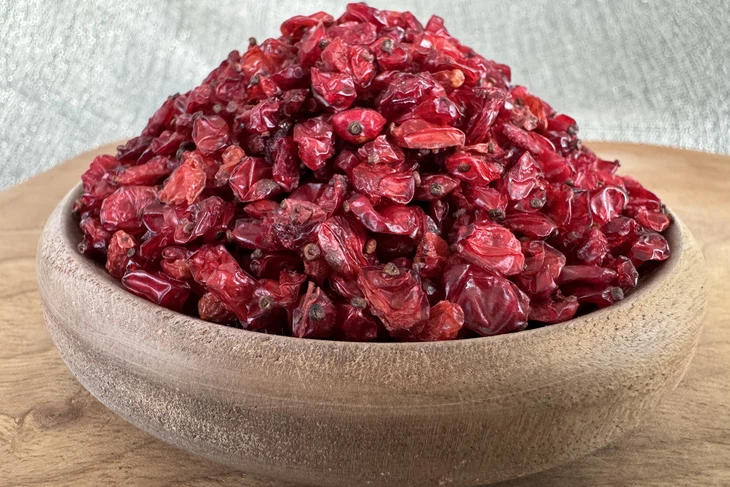 Kuru zereşk pastalara, dondurmalara, lokuma, pilava, tatlılara kullanılabilir. kurutulmuş zereşk nasıl yapılır?